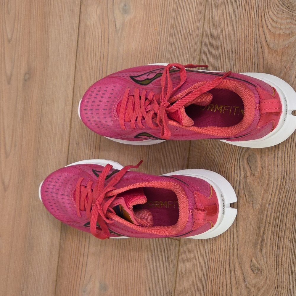 Saucony Women's Vibrant Pink Running Shoes Size 7 - Picture 2 of 7